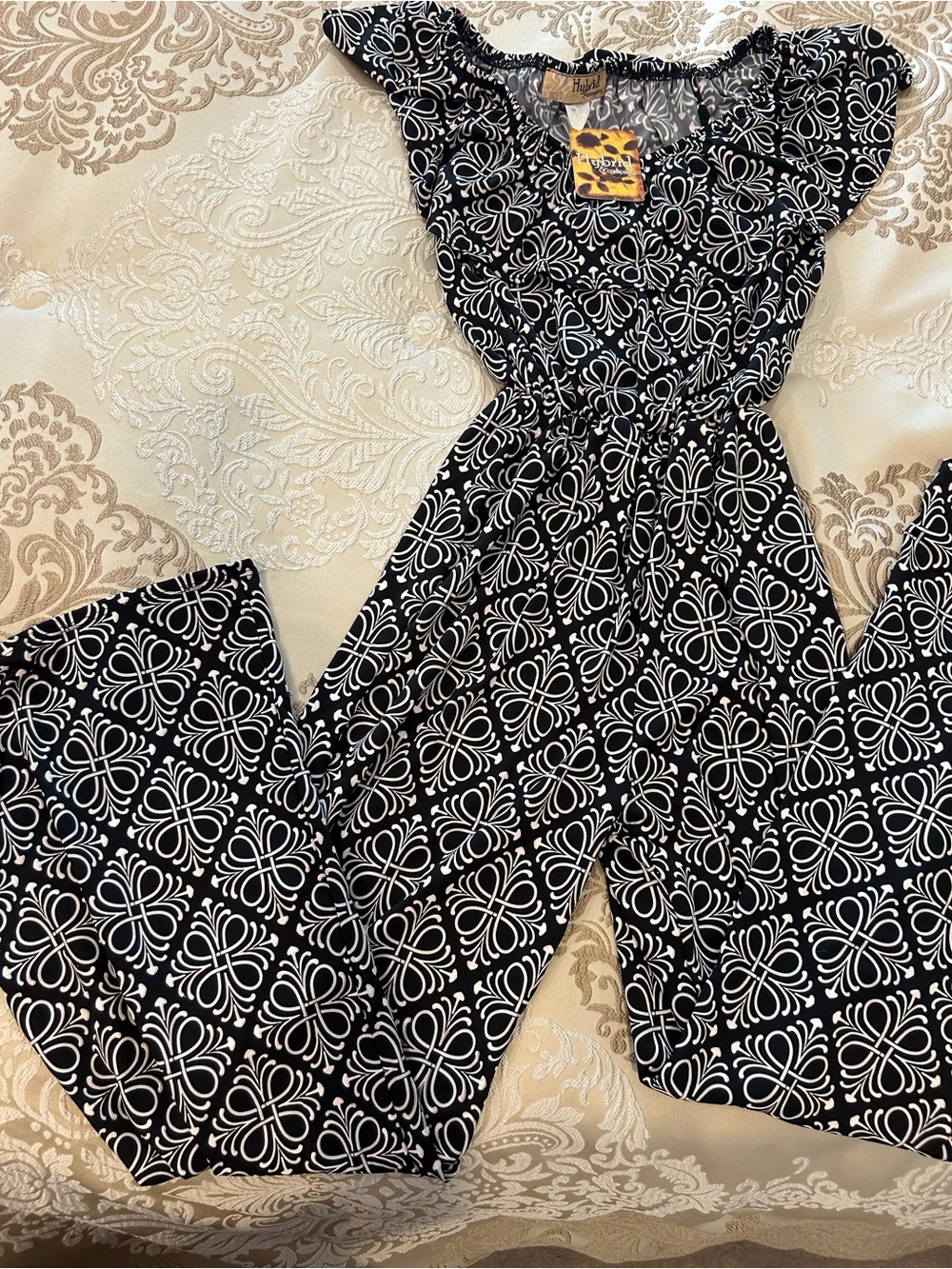 Hybrid & company Black and White Patterned Jumpsuit
